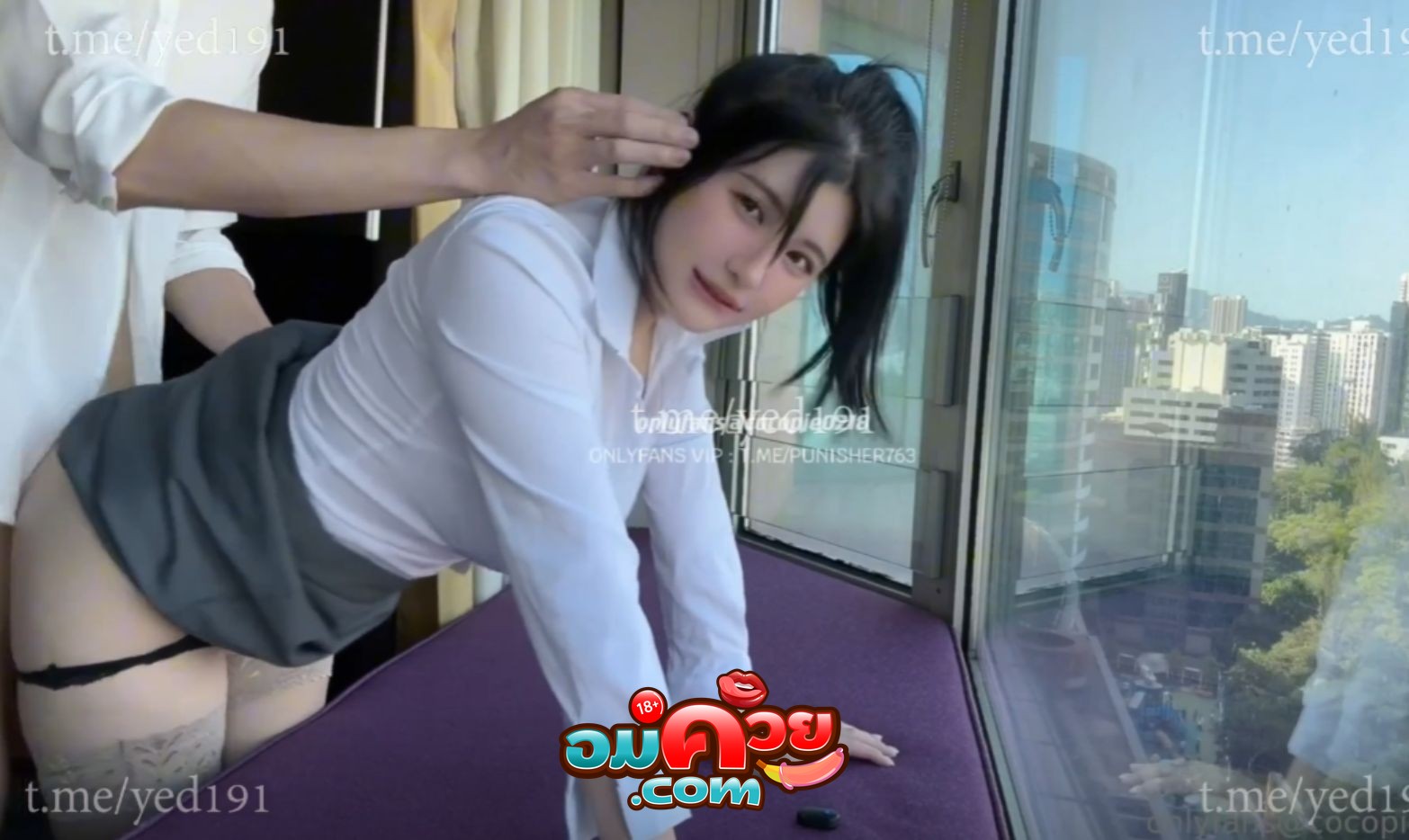 คลิปหลุด Onlyfan Cocopie0218 สาวสวยนมบึ้ม หน้าโคตรเซ็กซี่ วิวริมหน้าต่างอย่างสวย โดนเพื่อนในออฟฟิตจับเย็ดที่ออฟฟิต จับกดเย็ดท่าหมาสดๆ เสียวทะลุกระจกเลย xxx